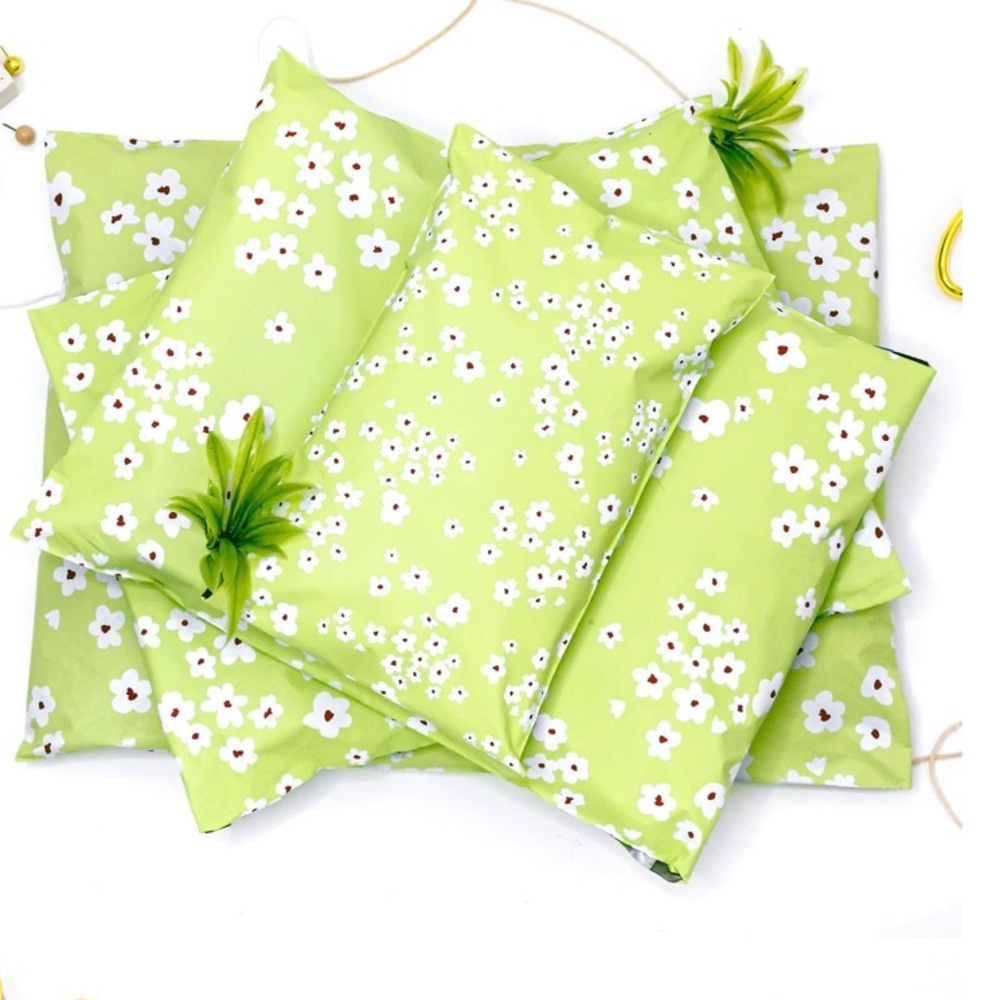 13 x 10 FLORAL PATTER GREEN POLY MAILERS